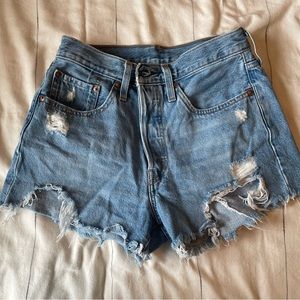 Levi’s women’s 501 Jean shorts- size 26